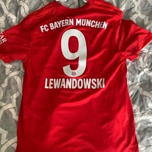 2019/20 Bayern Munich Robert lewandowski jersey size large.